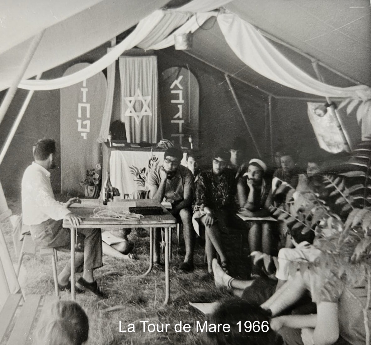 La Tour de Mare 1966 Cours Manitou sous la tente